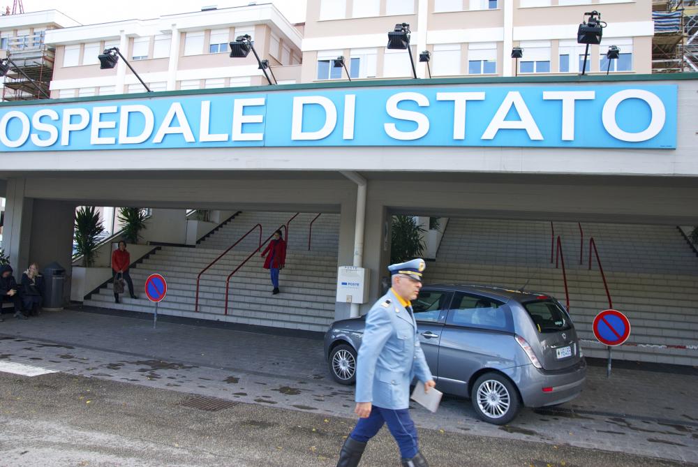 Squilibrato tiene in ostaggio l’ospedale. Migliaia di sammarinesi nelle mani di un segretario di cui non si conoscono le generalitá