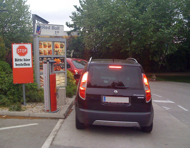 Inaugurato il primo bancomat Drive-In di San Marino: McDebito XXL + patatine + bibita tutto compreso