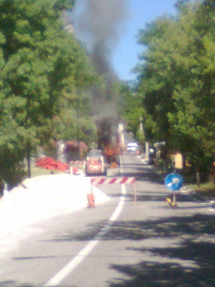 Il gesto estremo dell'escavatore. Foto MassFidanken