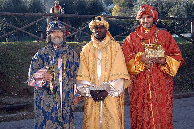 Allarme sicurezza. Tre sospetti fermati al confine con strani contenitori, presepe a rischio