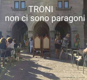 troni