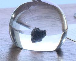 Ritrovate le rocce lunari, valgono 10 milioni! Un coro unanime: vendiamole&nbsp;subito!