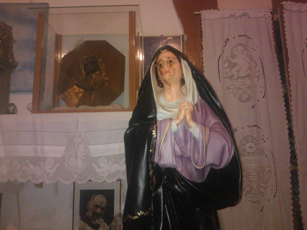 La madonna piange, ma era attaccata alla rete idrica. Multato il&nbsp;custode